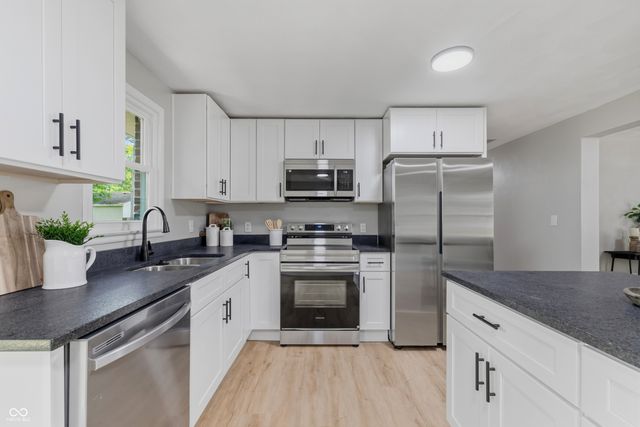 210 Cottonwood Drive, Anderson, IN 46012