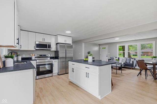 210 Cottonwood Drive, Anderson, IN 46012
