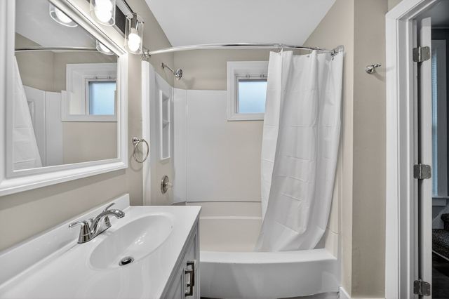 2209 CHESTNUT Street, Erie, PA 16502