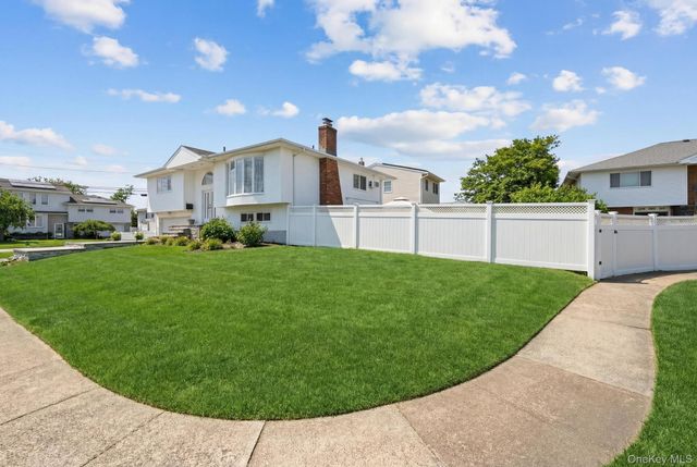 341 Green Court, Oceanside, NY 11572