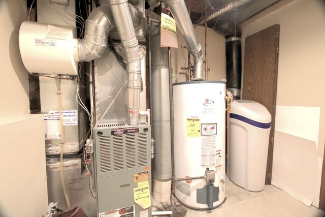 214 Shawnee Trail, Shakopee, MN 55379