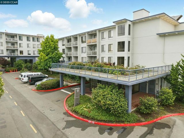 9 Commodore Dr A208, Emeryville, CA 94608