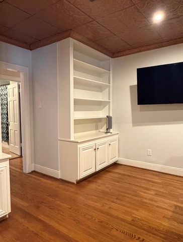 3752 Rice Boulevard, West University Place, TX 77005