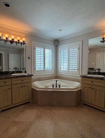 3752 Rice Boulevard, West University Place, TX 77005