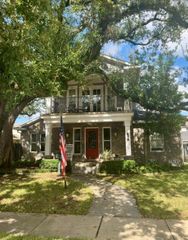 3752 Rice Boulevard, West University Place, TX 77005