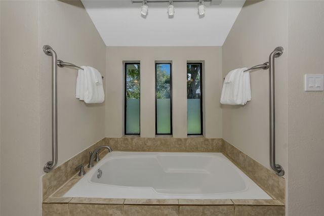 4020 Flintridge Drive, Irving, TX 75038