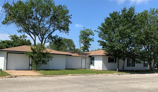 408 S Grimes ST, Giddings, TX 78942