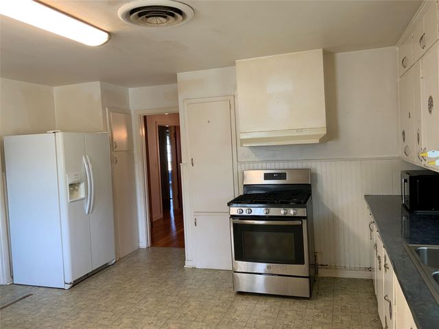 408 S Grimes ST, Giddings, TX 78942