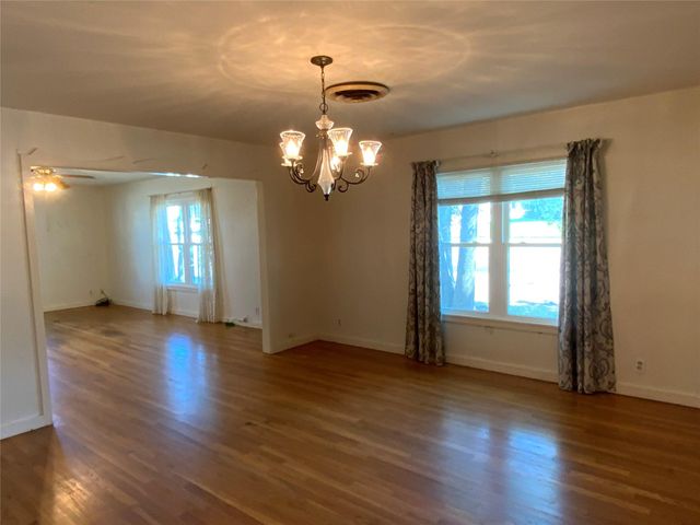 408 S Grimes ST, Giddings, TX 78942