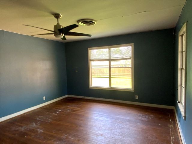 408 S Grimes ST, Giddings, TX 78942