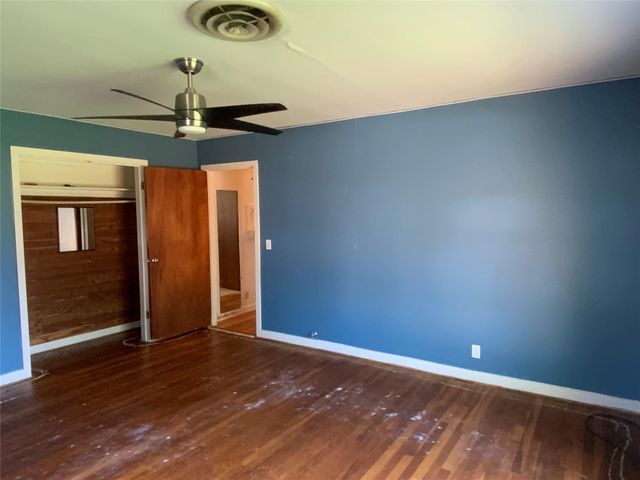408 S Grimes ST, Giddings, TX 78942