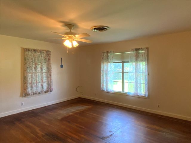 408 S Grimes ST, Giddings, TX 78942