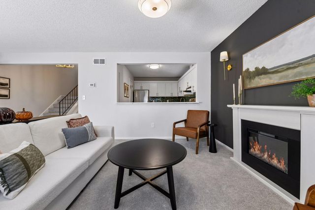 8948 Neill Lake Road B, Eden Prairie, MN 55347