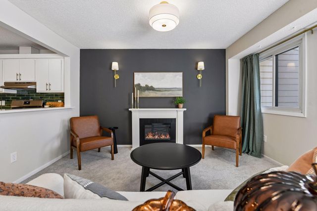 8948 Neill Lake Road B, Eden Prairie, MN 55347
