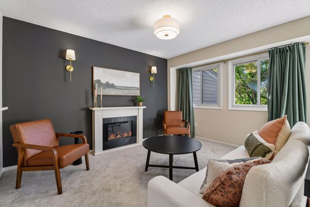 8948 Neill Lake Road B, Eden Prairie, MN 55347