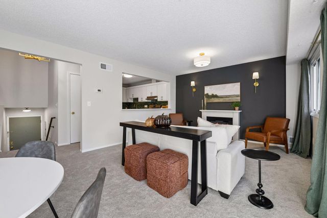 8948 Neill Lake Road B, Eden Prairie, MN 55347