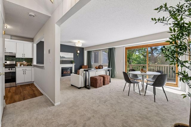 8948 Neill Lake Road B, Eden Prairie, MN 55347