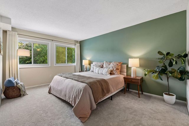 8948 Neill Lake Road B, Eden Prairie, MN 55347
