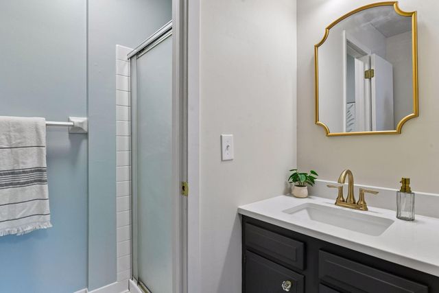 8948 Neill Lake Road B, Eden Prairie, MN 55347