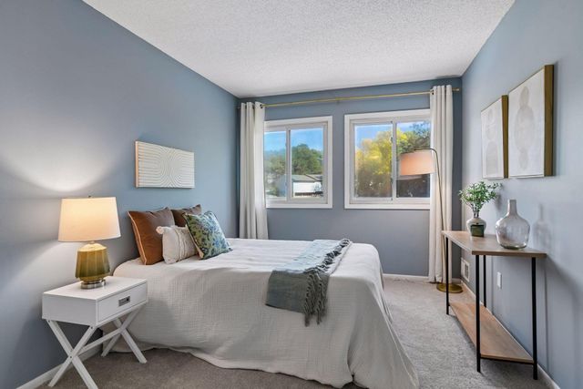 8948 Neill Lake Road B, Eden Prairie, MN 55347