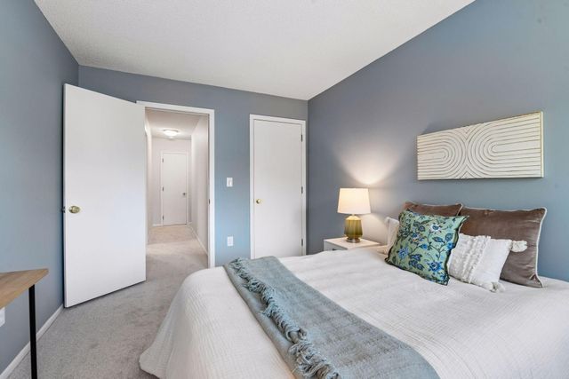 8948 Neill Lake Road B, Eden Prairie, MN 55347