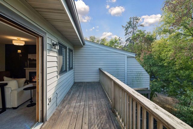 8948 Neill Lake Road B, Eden Prairie, MN 55347