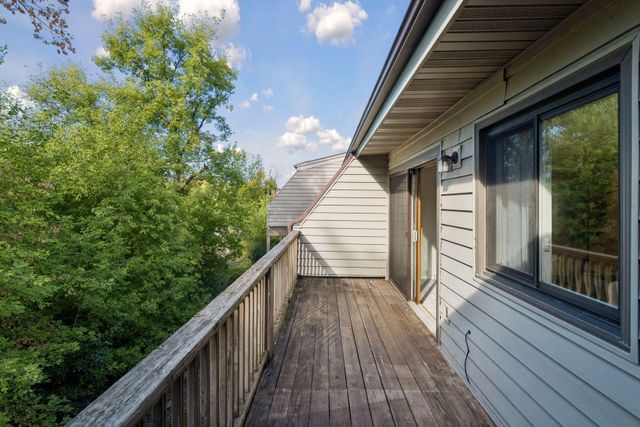 8948 Neill Lake Road B, Eden Prairie, MN 55347