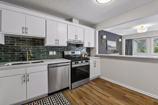 8948 Neill Lake Road B, Eden Prairie, MN 55347