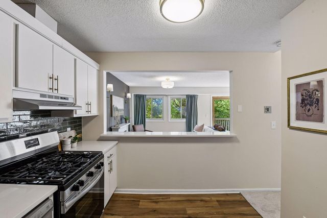 8948 Neill Lake Road B, Eden Prairie, MN 55347