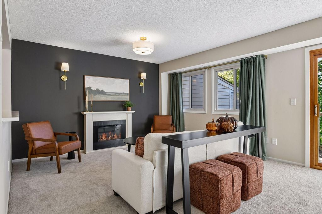 8948 Neill Lake Road B, Eden Prairie, MN 55347
