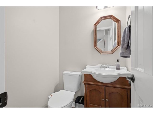 1912 S Balsam St, Lakewood, CO 80227
