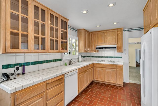 1502 Paradise Lane, Los Banos, CA 93635