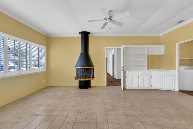 1502 Paradise Lane, Los Banos, CA 93635