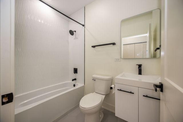 6316 S Evans Avenue, Chicago, IL 60637