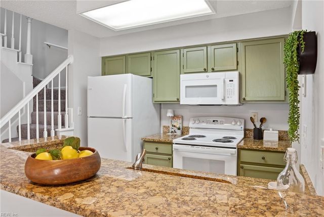 1309 Quail Creek Holw Apt B, Chesapeake, VA 23320