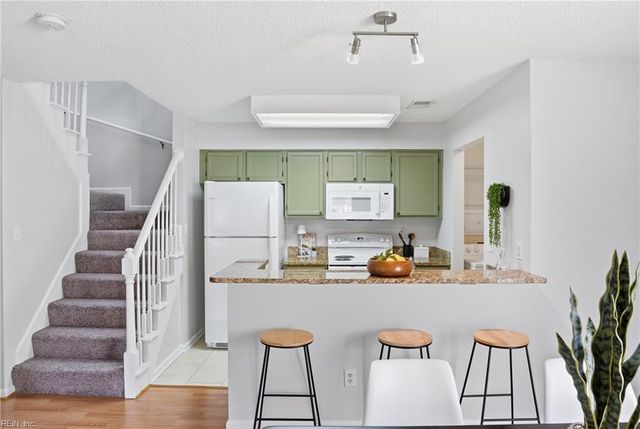 1309 Quail Creek Holw Apt B, Chesapeake, VA 23320