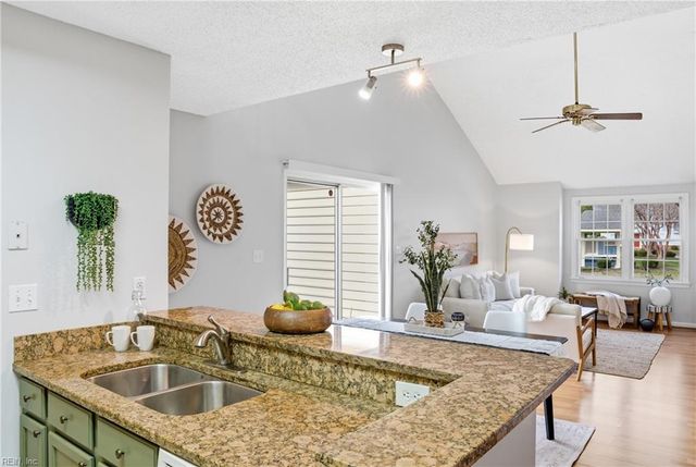 1309 Quail Creek Holw Apt B, Chesapeake, VA 23320