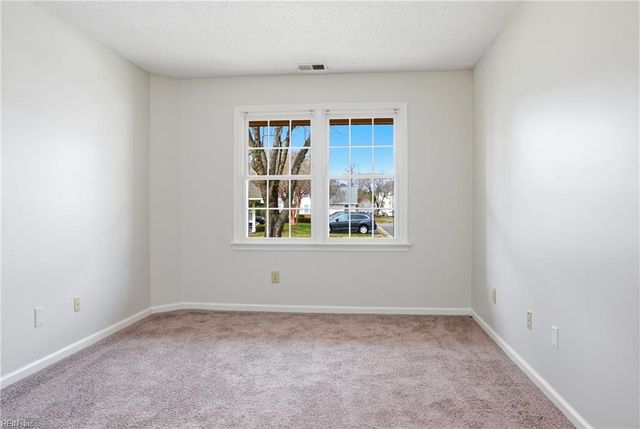 1309 Quail Creek Holw Apt B, Chesapeake, VA 23320