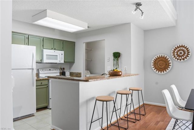 1309 Quail Creek Holw Apt B, Chesapeake, VA 23320