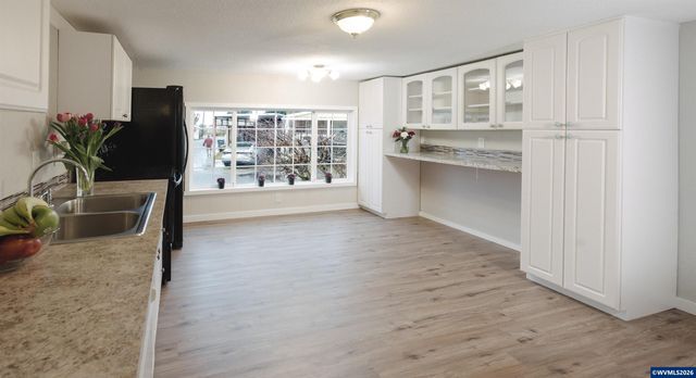 505 Leroy Av J, Molalla, OR 97038