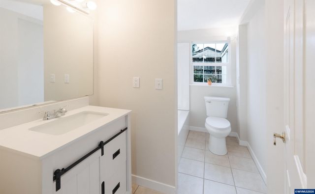 505 Leroy Av J, Molalla, OR 97038