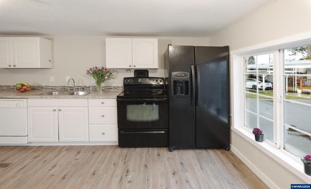 505 Leroy Av J, Molalla, OR 97038