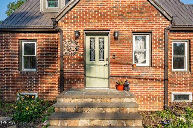 461 South Shady Avenue, Damascus, VA 24236