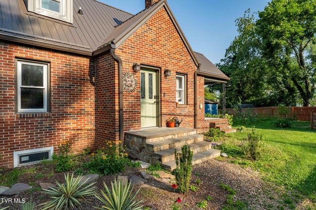 461 South Shady Avenue, Damascus, VA 24236