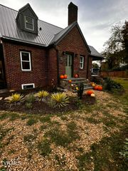 461 South Shady Avenue, Damascus, VA 24236