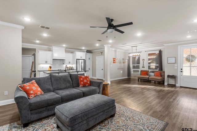 19438 Cedarpark Place, Lindale, TX 75771