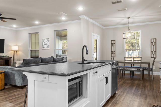 19438 Cedarpark Place, Lindale, TX 75771