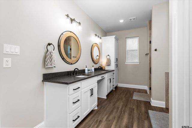 19438 Cedarpark Place, Lindale, TX 75771