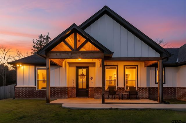 19438 Cedarpark Place, Lindale, TX 75771