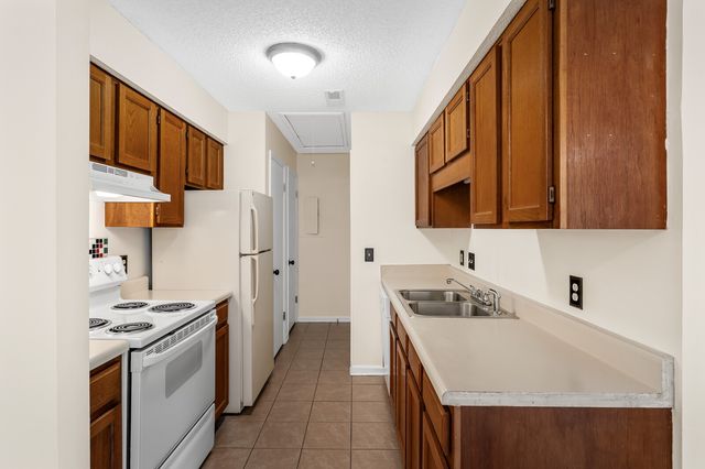 172 Brooke Castle Dr, Hermitage, TN 37076